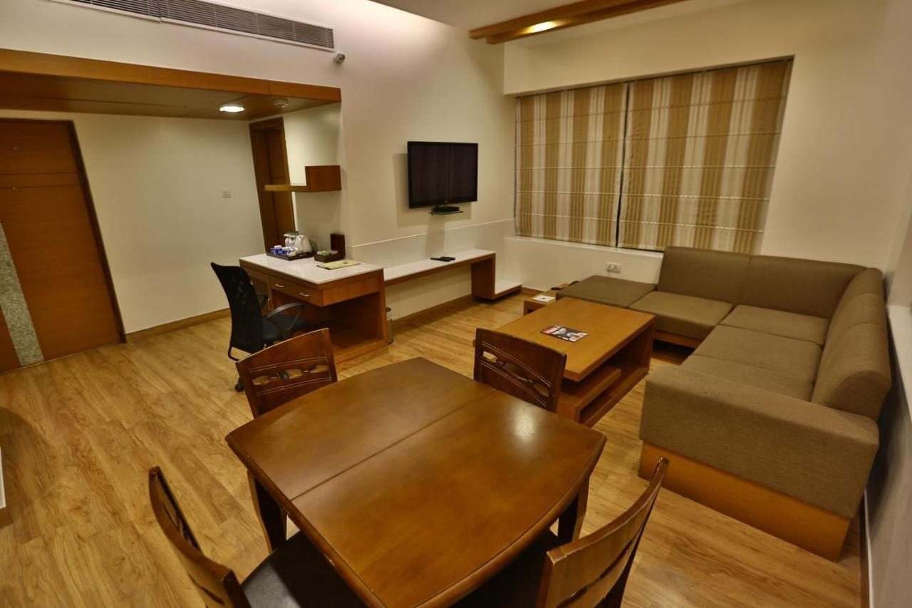 Comfort Inn Lucknow Zewnętrze zdjęcie